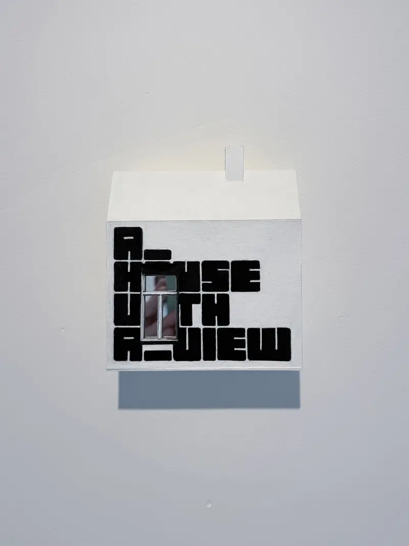 a_ house with a_view - street.art.view