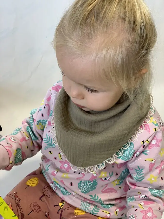 HelloLoomi Scarf-Bib - Khaki