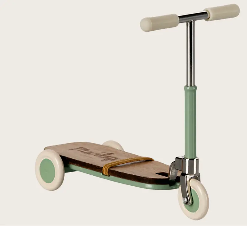 Maileg Kick board, Mouse - Mint
