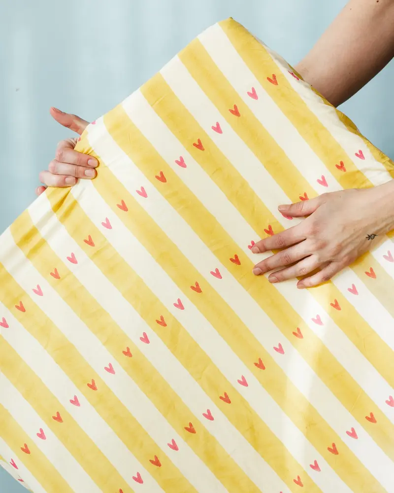 Ocher Yellow Hearts Hoeslaken Ledikant 60 x 120