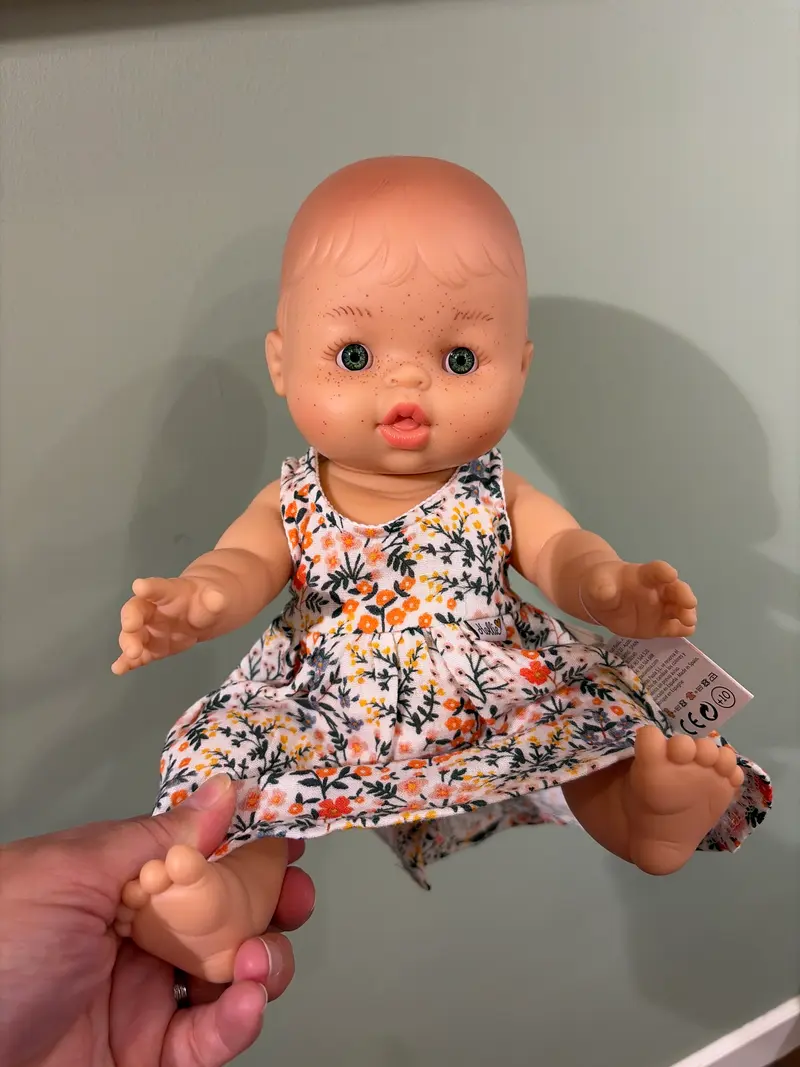 Paula Reina Pop meisje met zomer jurkje aan 34cm