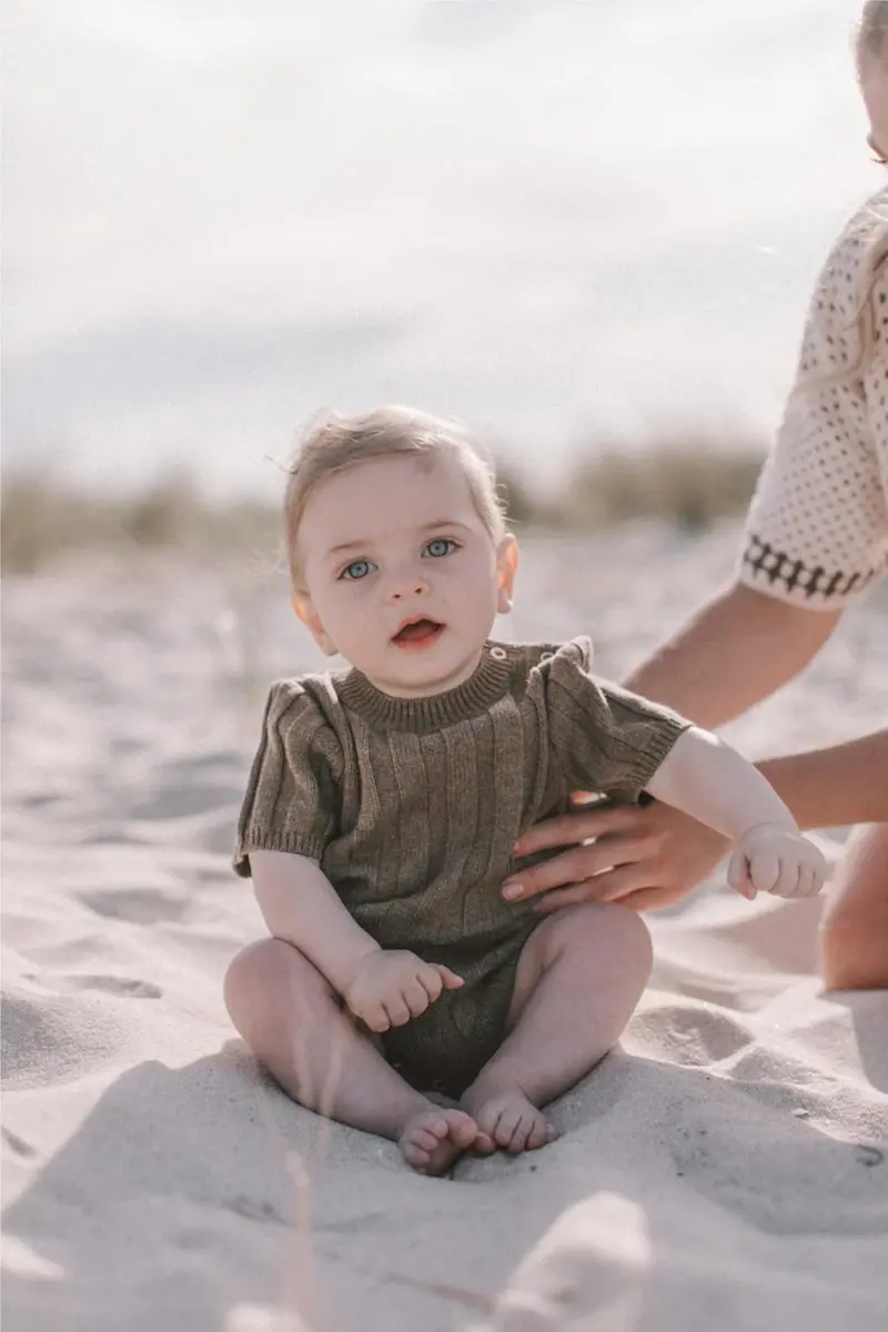 SnugRib™ – Gebreide Romper met Ribmotief – Comfortabele Babykleding