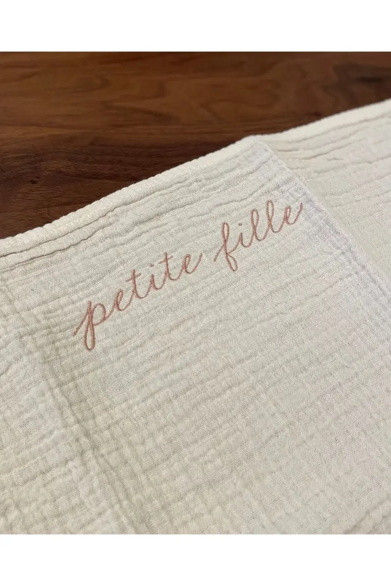 swaddle . petite fille . petite pink