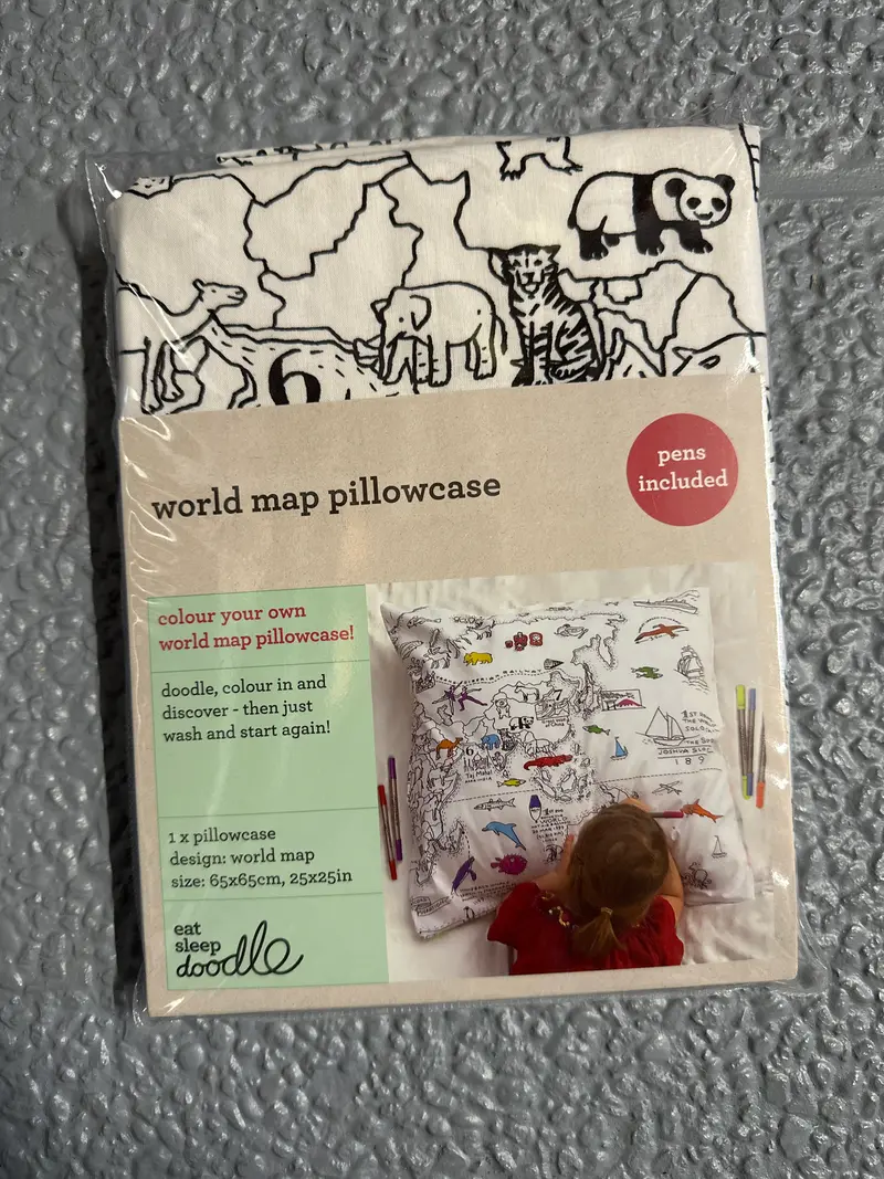 Wereldkaart zelf knutselen kussensloop | Eat Sleep Doodle