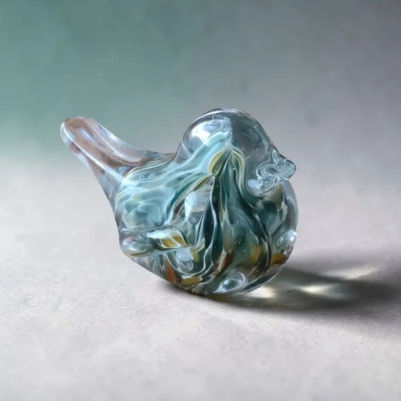 Zittende vogel van massief kristalglas